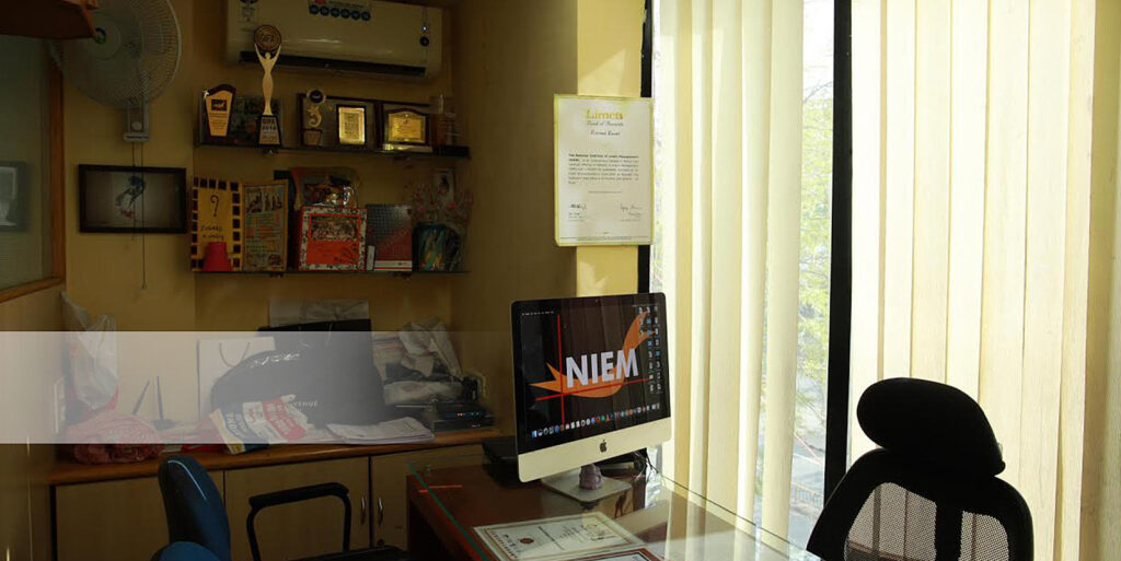niem office that has apple computer and many awards